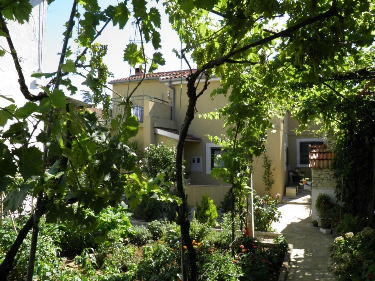 Apartman Mia Biograd Biograd Na Moru Buitenkant foto